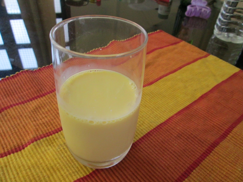 黄色的牛奶 排毒美白 藏红花牛奶的做法