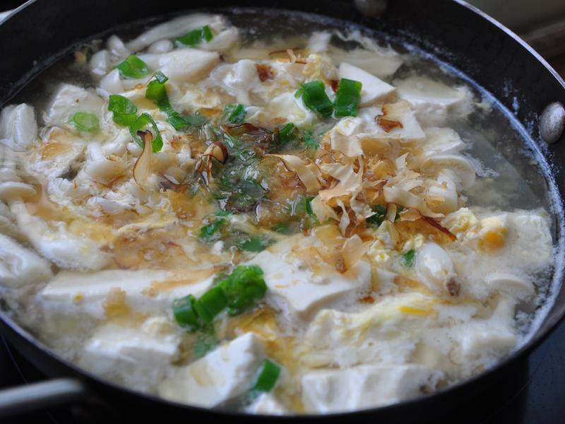 雪白菇味噌豆腐汤的做法