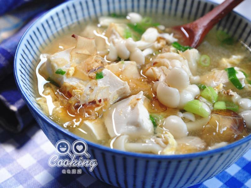 雪白菇味噌豆腐汤的做法