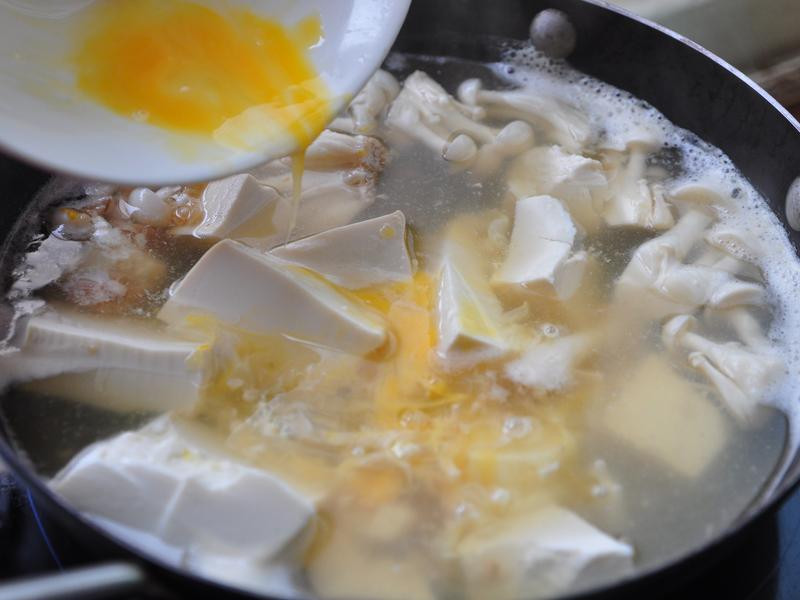 雪白菇味噌豆腐汤的做法