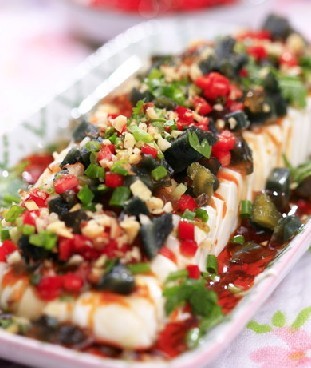 夏日美味——皮蛋拌豆腐的做法
