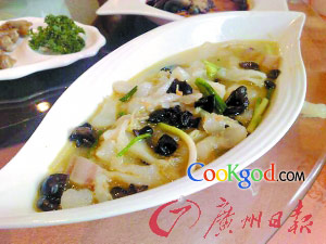 木耳花腩煮蹄筋的做法