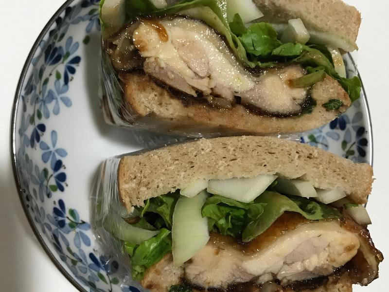 南蛮风鸡腿排三明治的做法