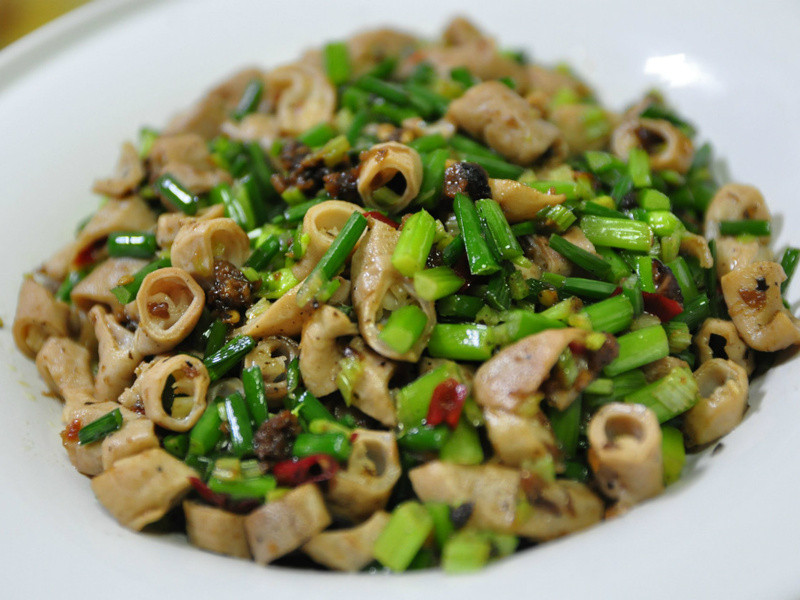 辣酱韭菜炒猪肠的做法