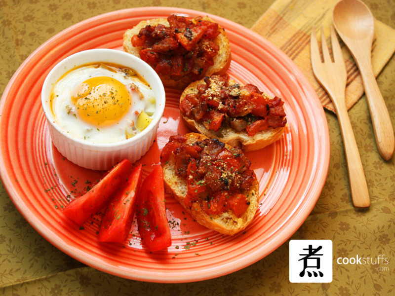 焗烟肉薯仔蛋盅、橄榄油蕃茄法包的做法