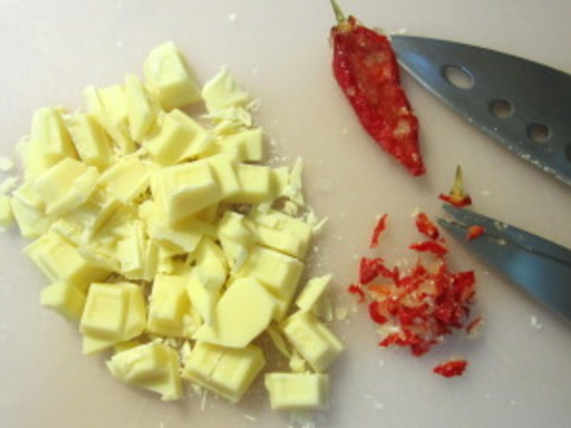 核桃鬼椒白巧克力的做法