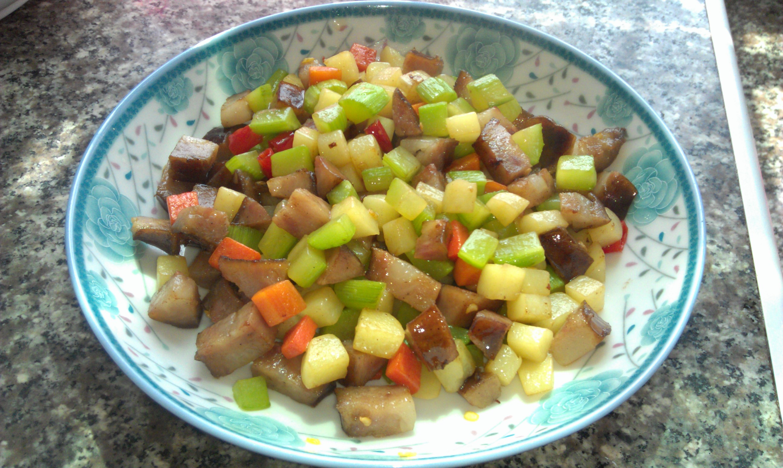 哈尔滨红肠炒土豆丁的做法