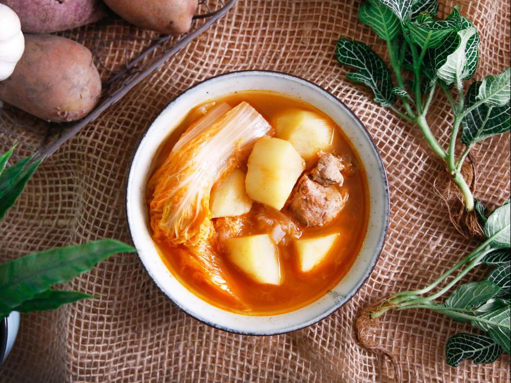 韩式薯仔排骨汤的做法