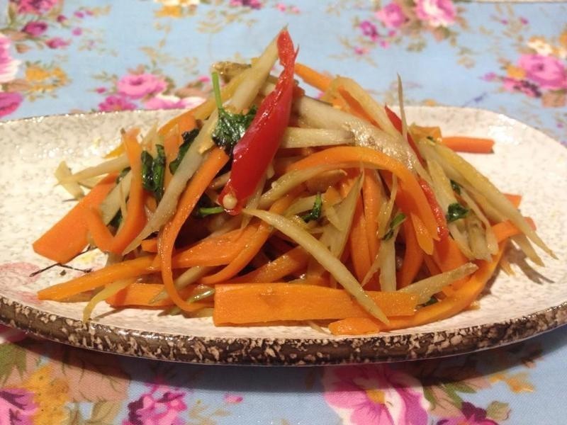 ~ VwV喜乐厨房 ~ 塔香辣萝卜牛蒡丝的做法