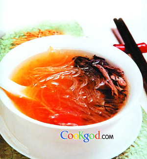 鱼翅炖乌鸡汤的做法