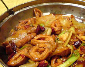 水煮辣味肥肠的做法