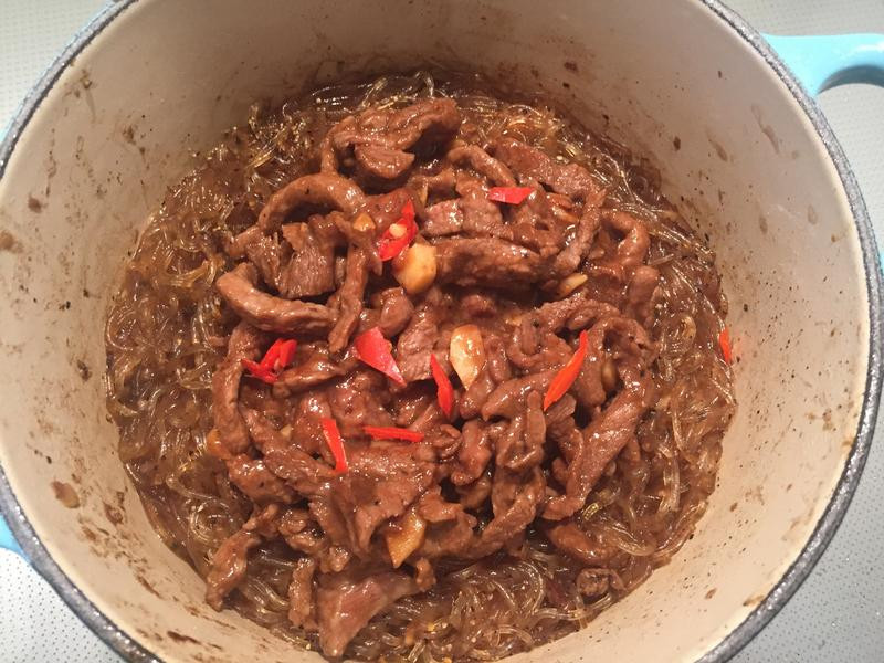 黑胡椒牛肉粉丝煲的做法