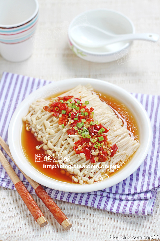 【剁椒蒸金针菇】超级简单美味无敌的做法