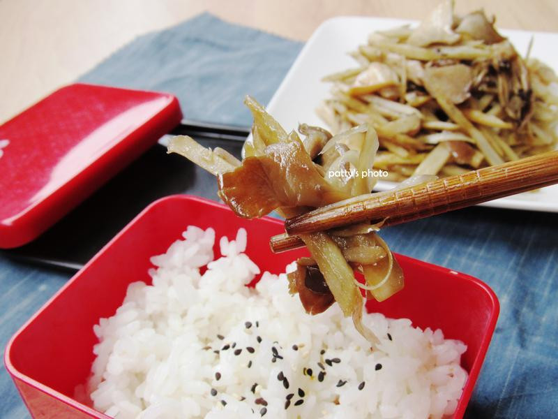 牛蒡炒舞菇的做法