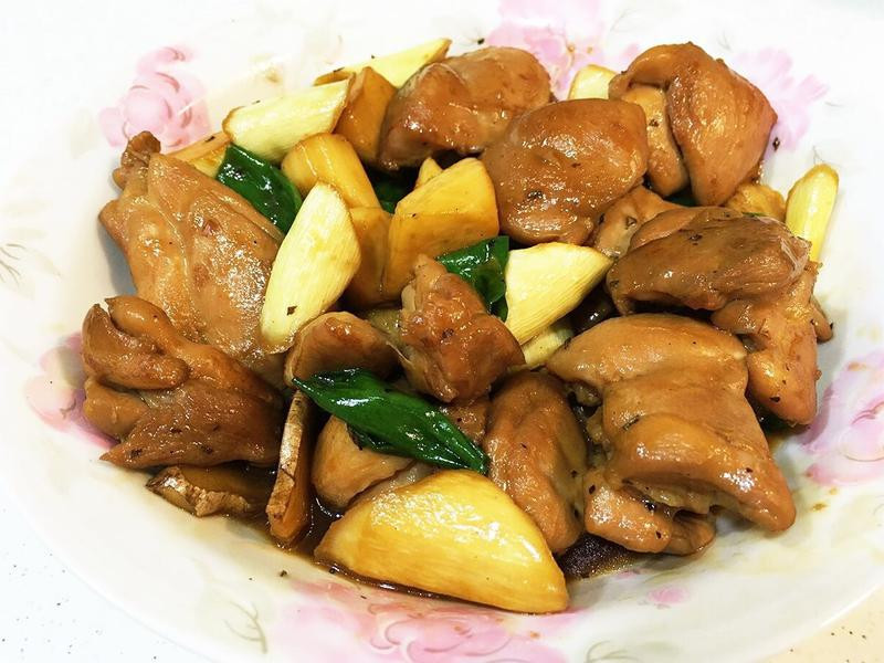 茭白笋烧鸡的做法