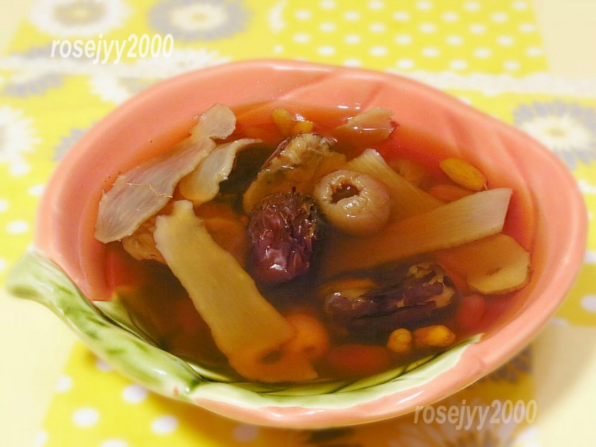 红枣红豆莲籽汤的做法