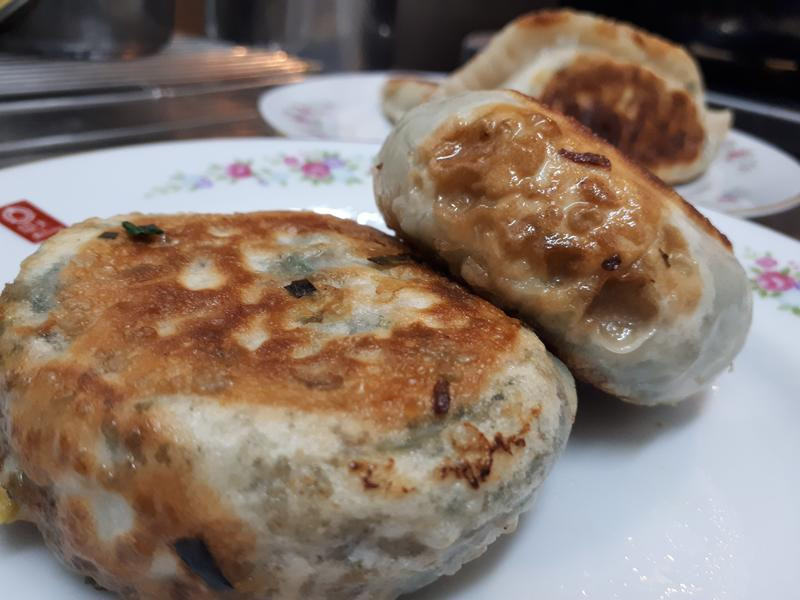 圆圆韭菜盒的做法