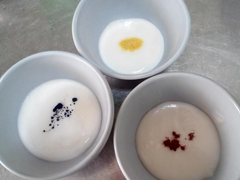 �����ҳ�������ɫ��Ȼ��ɫ�ص�����˪������