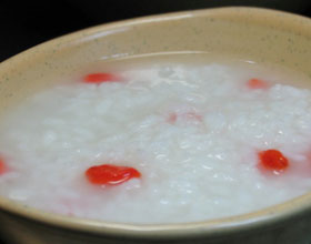 枸杞子粥的做法