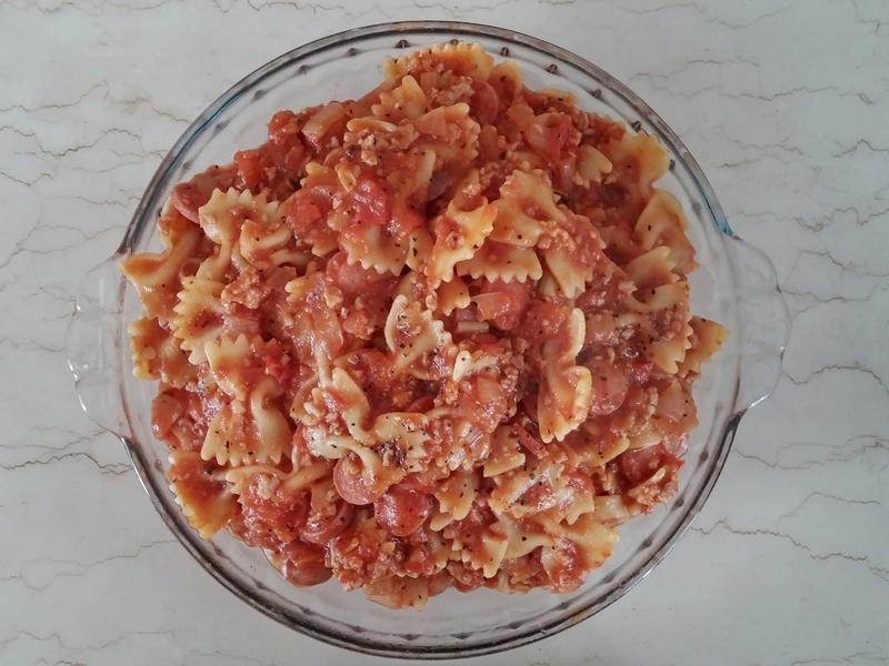 黑椒肉末蕃茄香肠蝴蝶面的做法