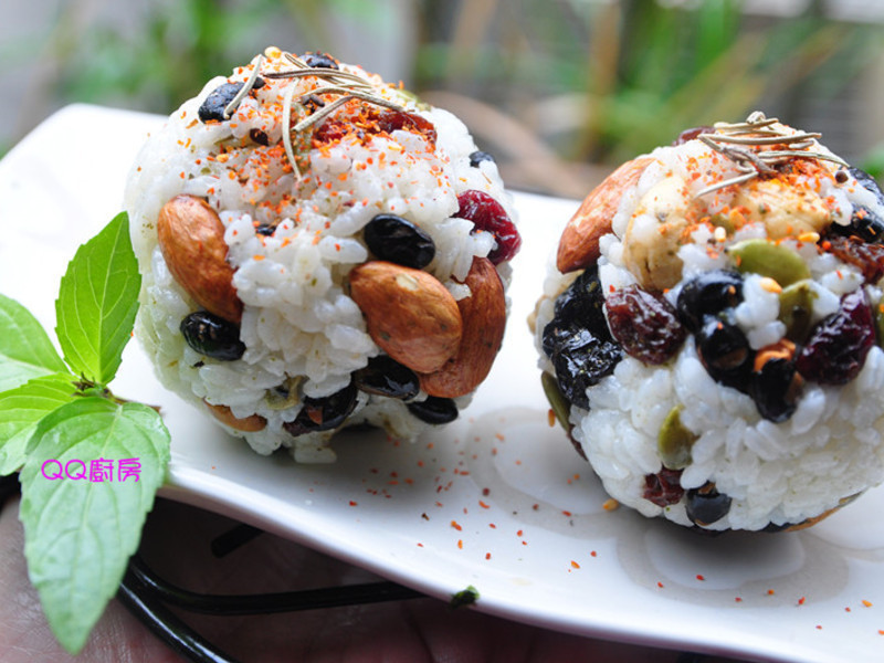 健康坚果米饭团的做法