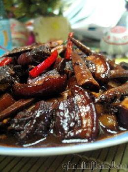 五花肉焖鲜笋的做法