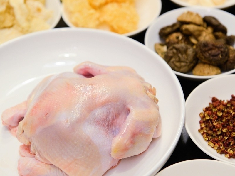 【鸡汤】玄红五白汤的做法