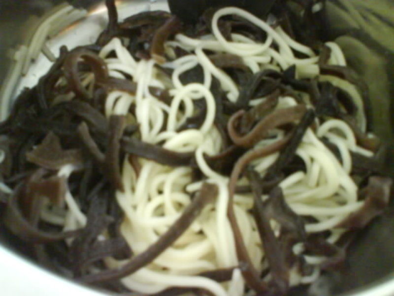 ¡¾ËÞÉáʳÆ×¡¿³¬¼òµ¥ºÚľ¶úÁ¹ÃæµÄ×ö·¨