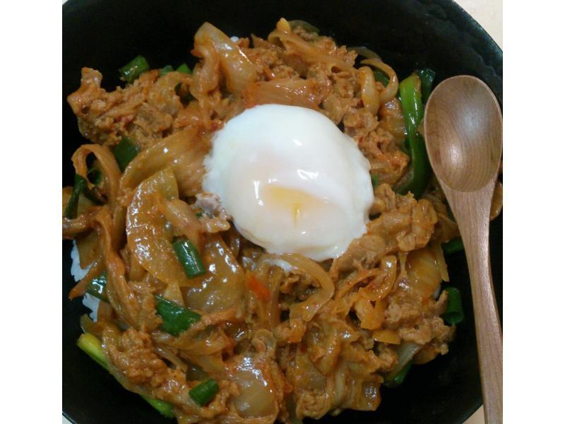 温泉蛋泡菜猪肉盖饭的做法