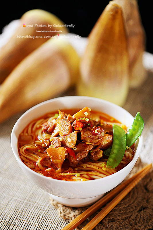 笋丁辣肉面的做法