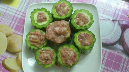 黄花菜肉末酿苦瓜的做法