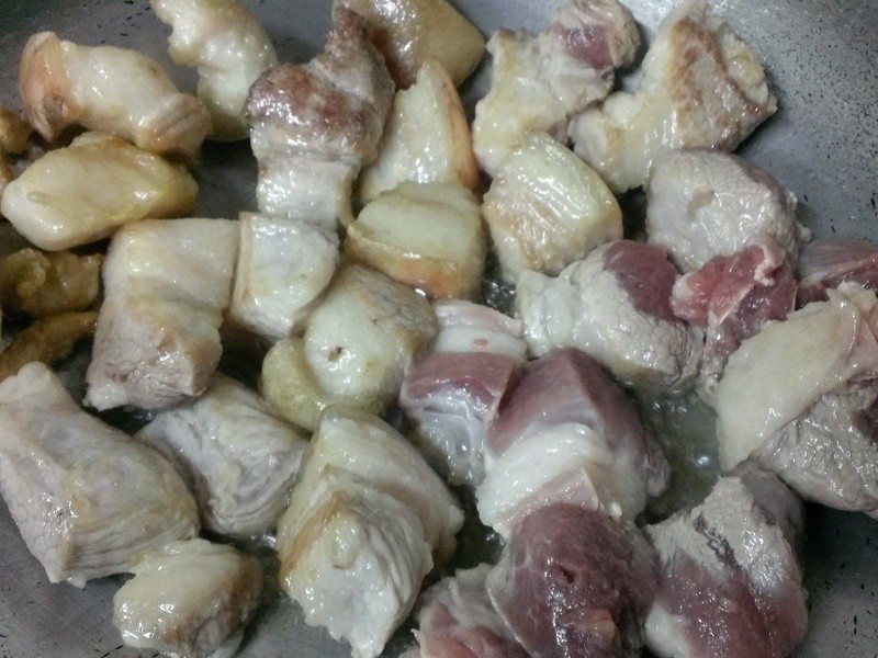 �ܲ����� { ��ľϸ�ض��� }������