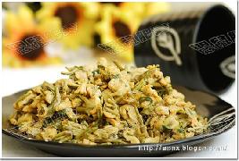 香椿炒鸡蛋腌渍版的做法