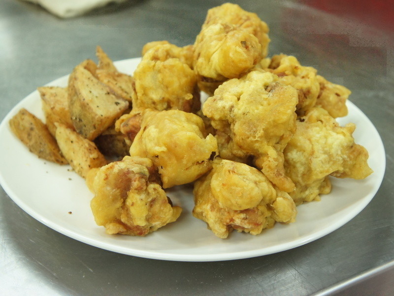 美式炸鸡佐楔型薯条的做法