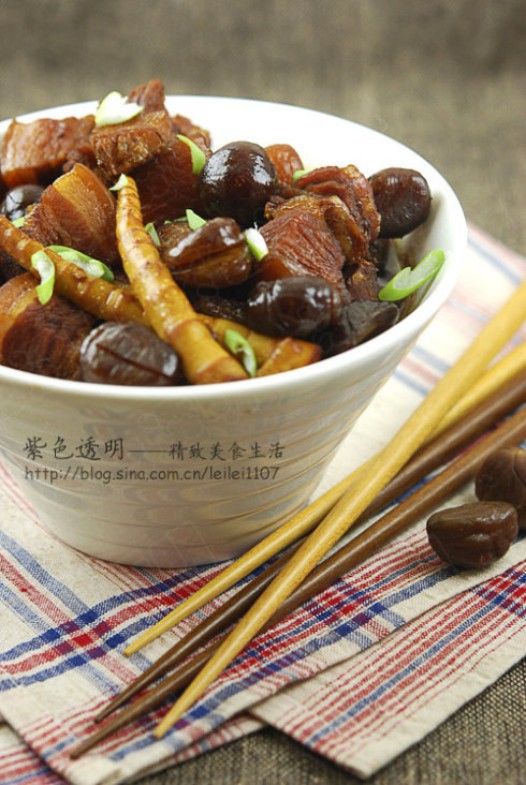 板栗竹笋红烧肉的做法
