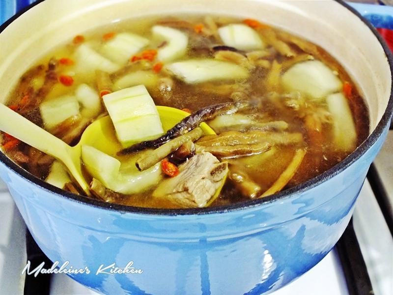 菜豆干黄瓜排骨汤的做法