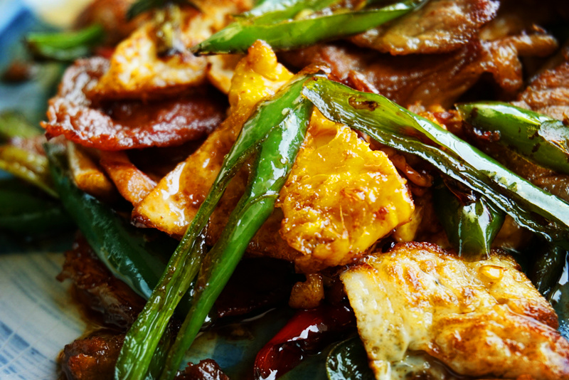 农家土猪炒鸡蛋的做法