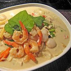 绿咖哩海鲜煲的做法