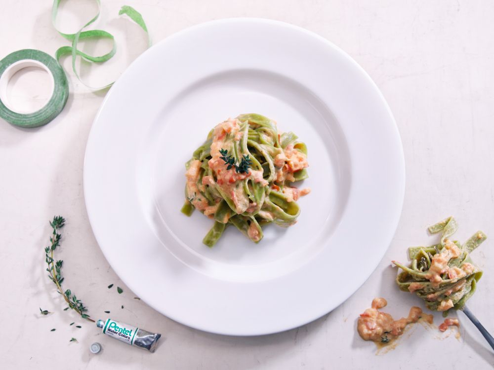 番茄酱菠菜阔条面的做法