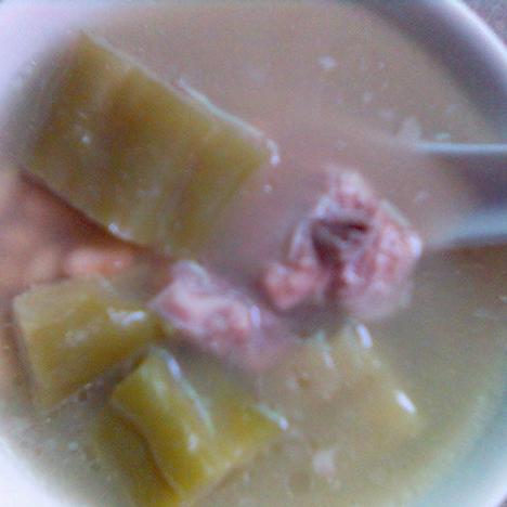 苦瓜黄豆排骨煲的做法