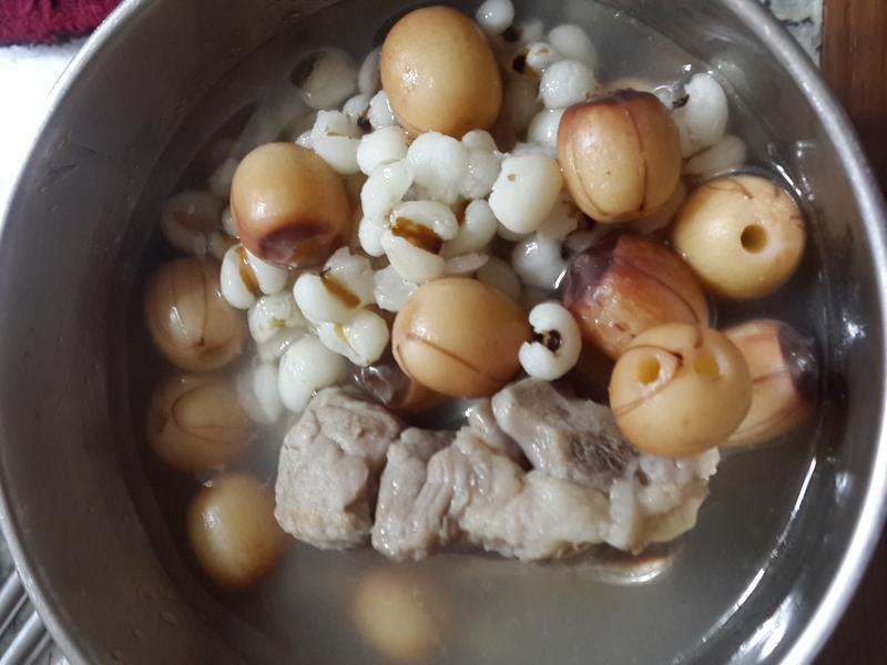 莲子薏仁排骨汤的做法