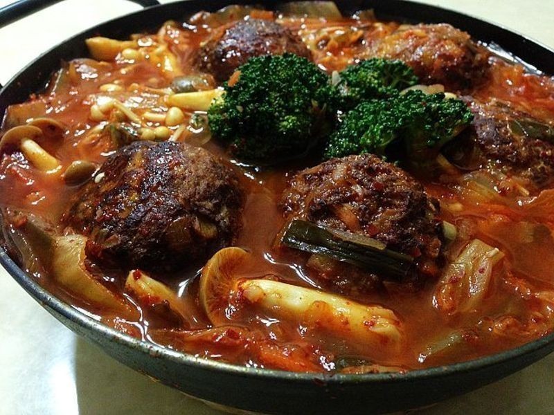 泡菜炖肉丸子的做法