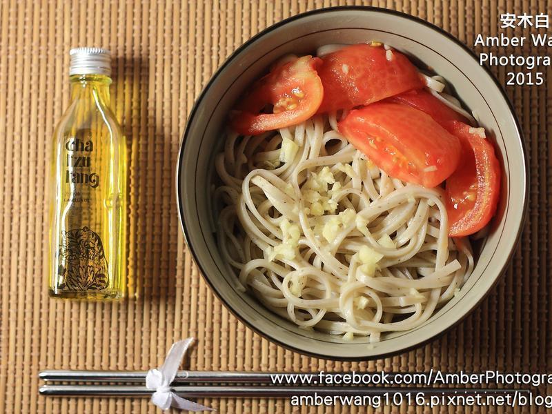 蕃茄苦茶油蒜拌面的做法