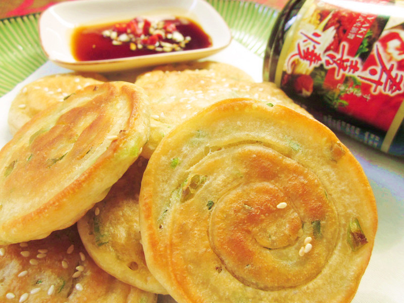 外酥内Q葱油饼(免揉.15分)的做法