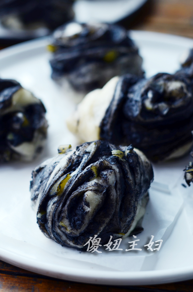 葱香黑芝麻花卷的做法