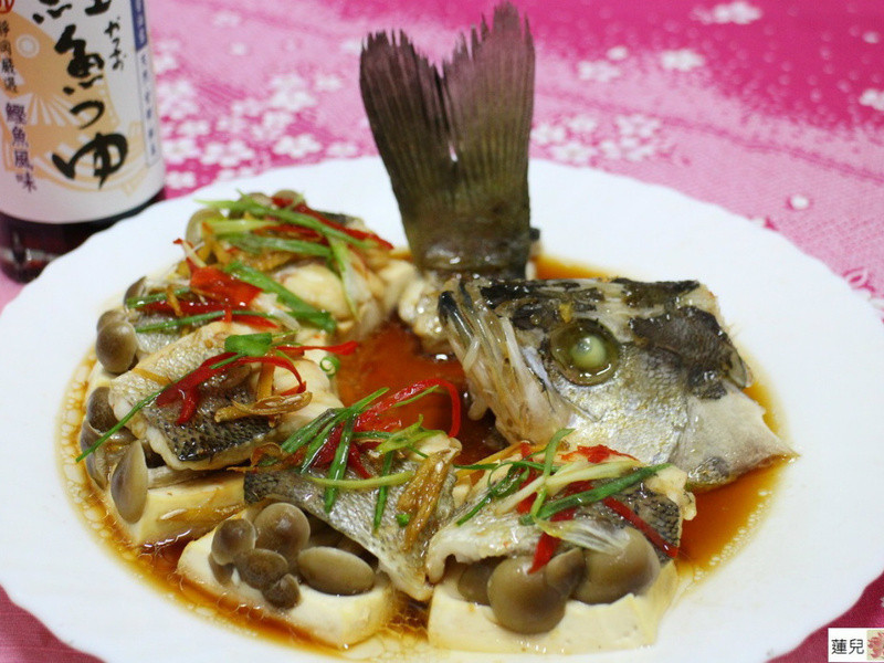 清蒸百菇鲈鱼的做法