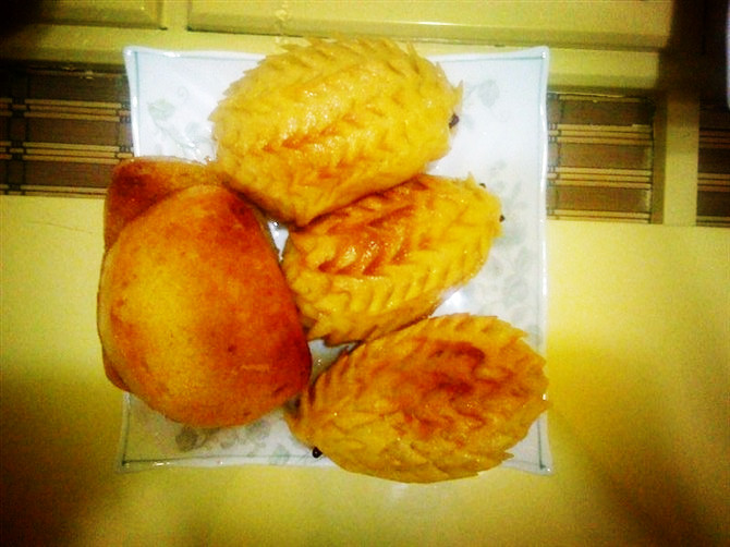 油煎馒头片和玉米刺猬的做法