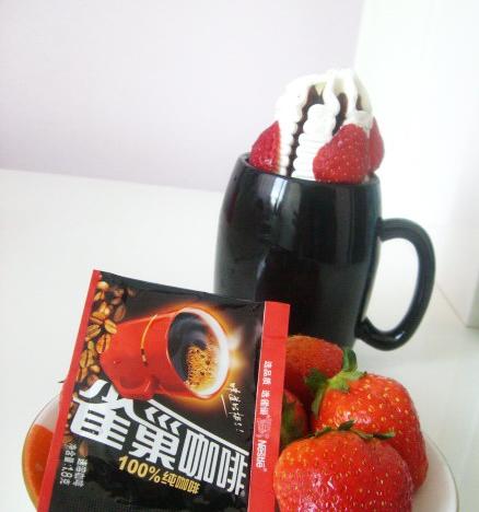 草莓冰淇淋咖啡的做法
