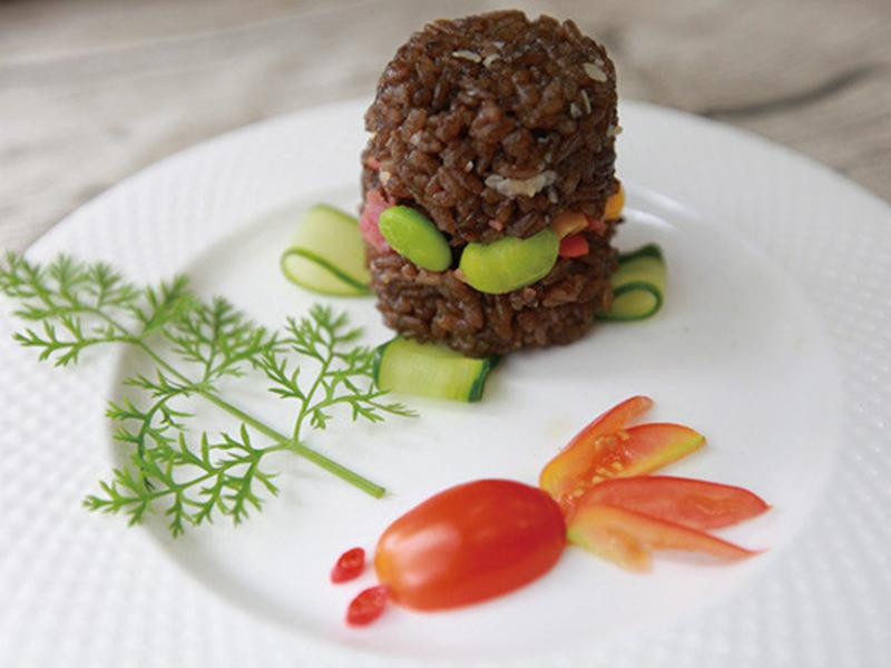 青蔬香肠仙草拌饭的做法