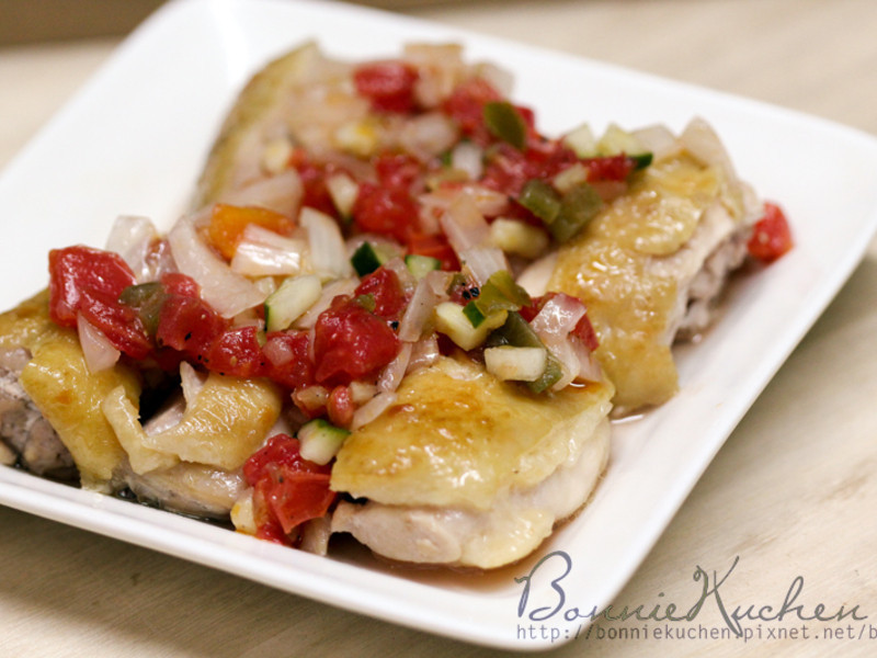 香煎鸡腿排佐辣味莎莎酱的做法